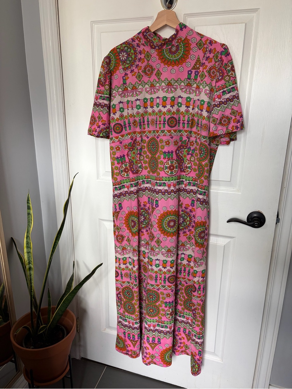 1960s Psychedelic Maxi Dress 🌼